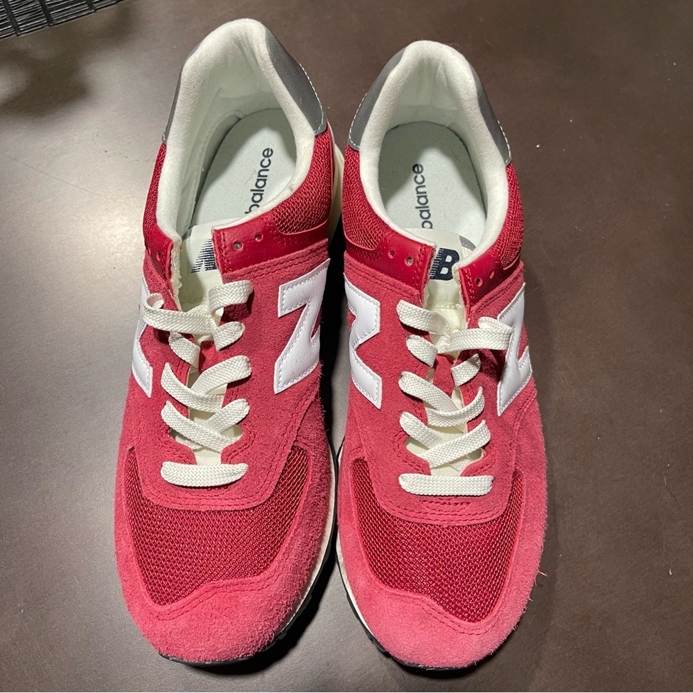 New Balance | 574 Varsity Red Sneaker Men’s Size: 10 - Picture 3 of 7
